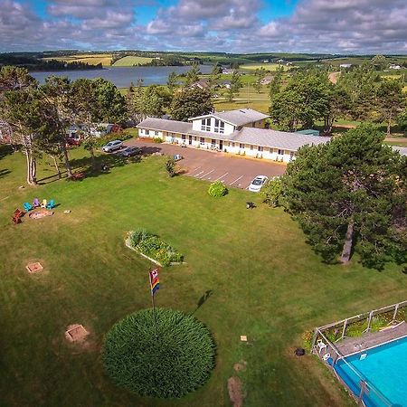 The Pines Motel And Cottages Rustico Exteriör bild