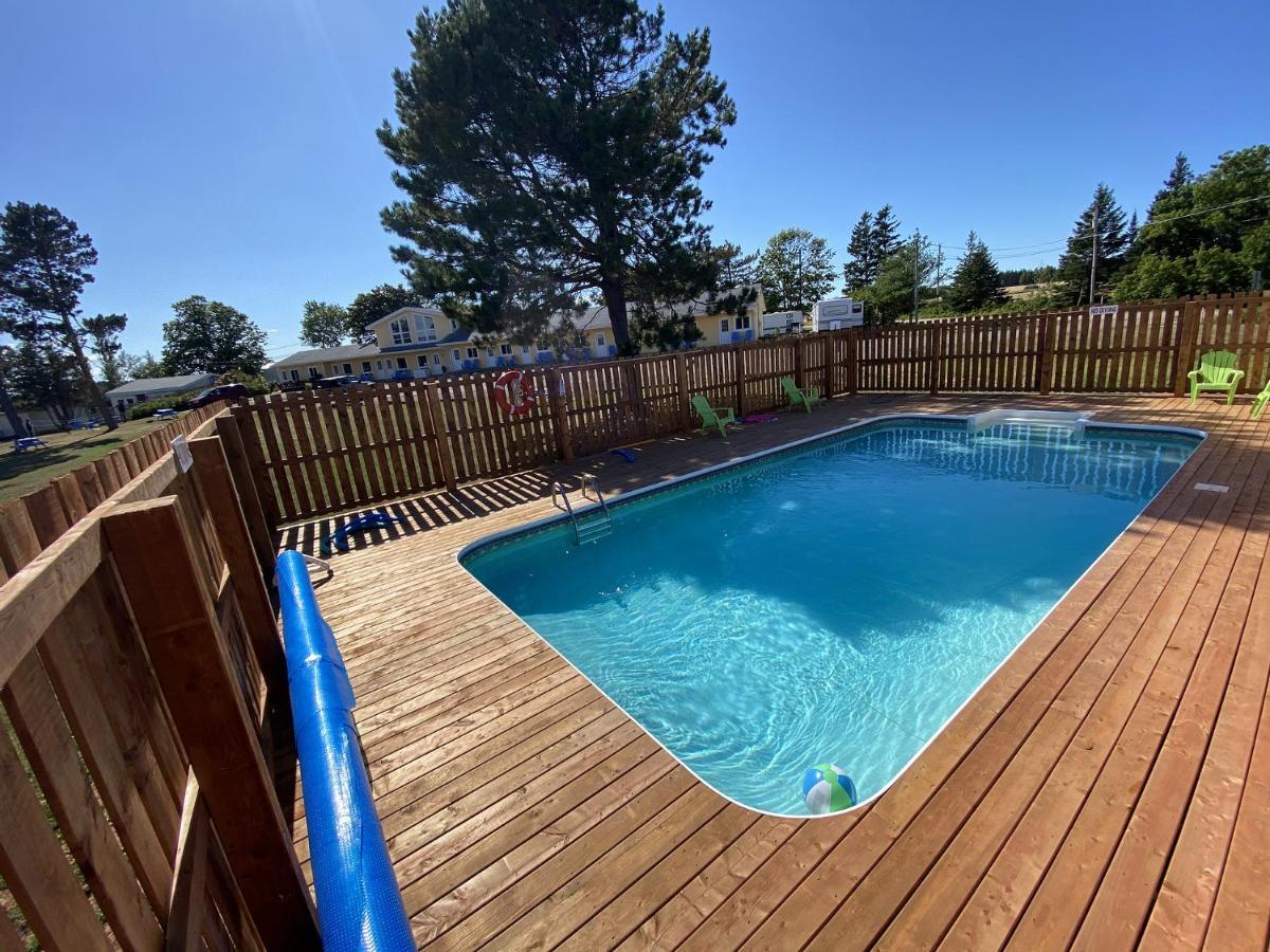 The Pines Motel And Cottages Rustico Exteriör bild