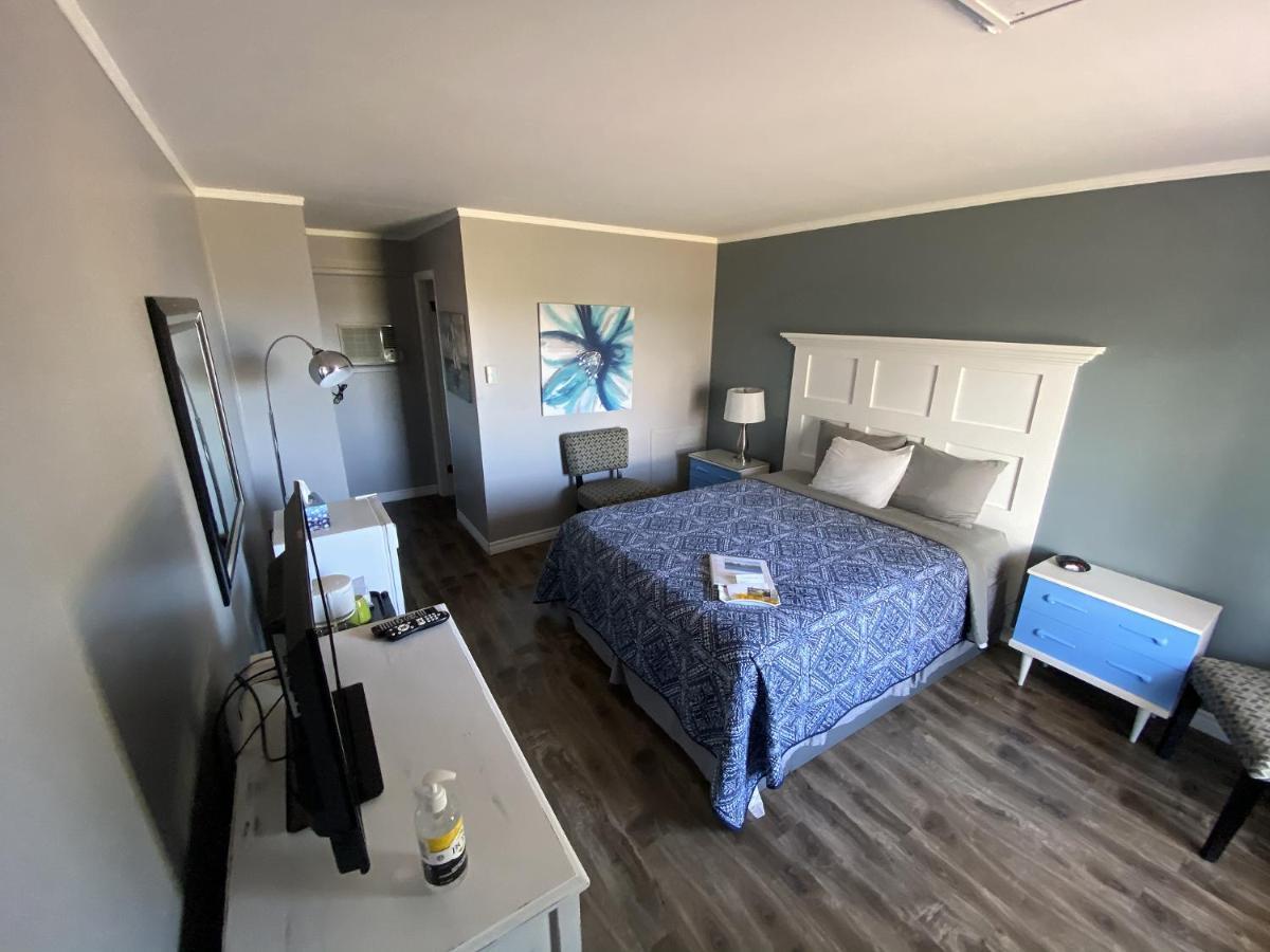 The Pines Motel And Cottages Rustico Exteriör bild