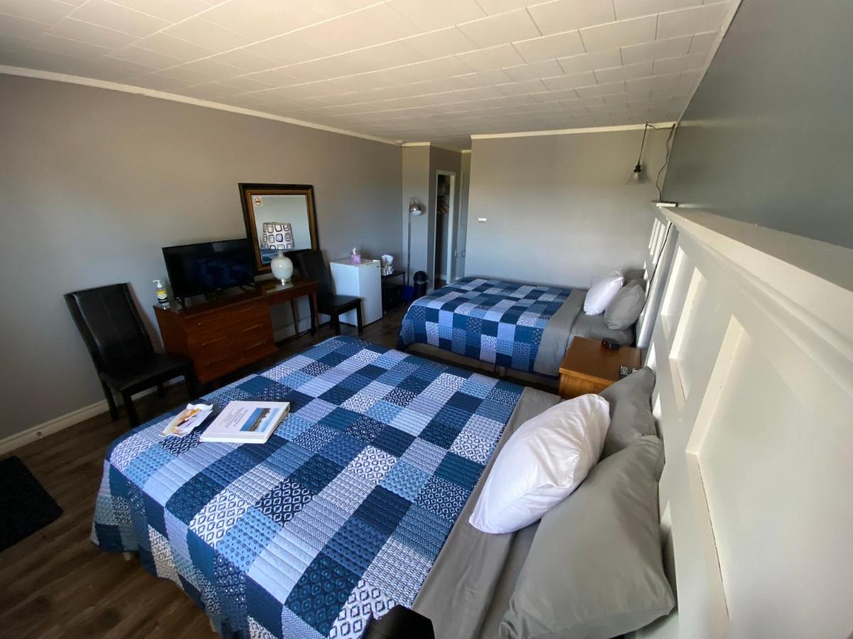 The Pines Motel And Cottages Rustico Exteriör bild