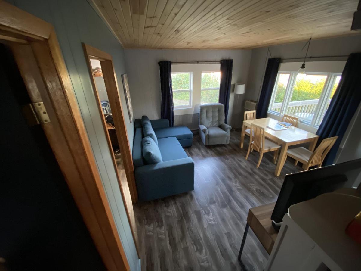 The Pines Motel And Cottages Rustico Exteriör bild