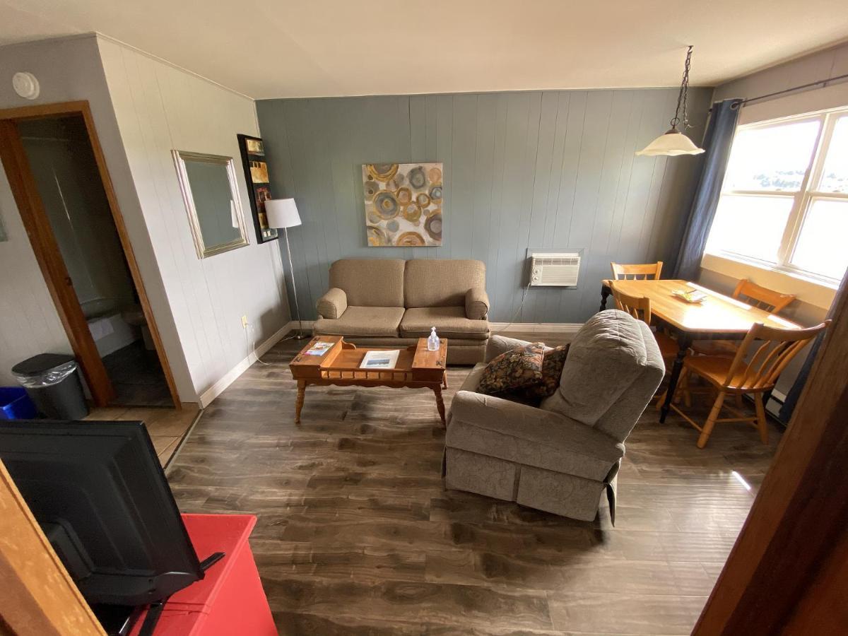 The Pines Motel And Cottages Rustico Exteriör bild