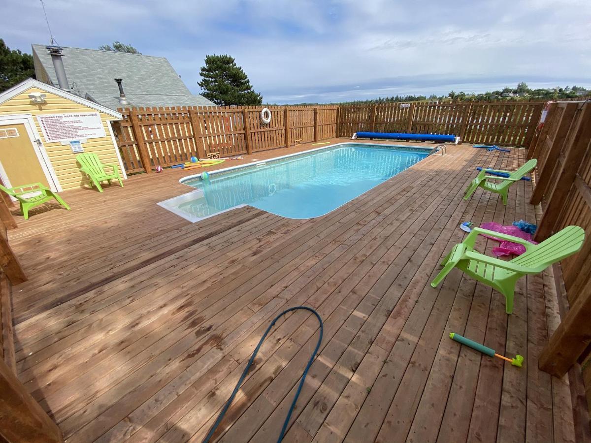 The Pines Motel And Cottages Rustico Exteriör bild