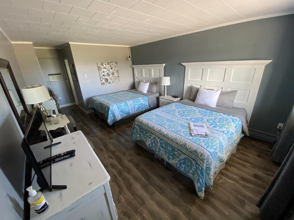 The Pines Motel And Cottages Rustico Exteriör bild