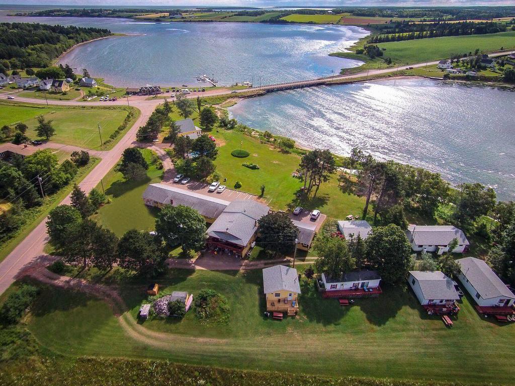 The Pines Motel And Cottages Rustico Exteriör bild